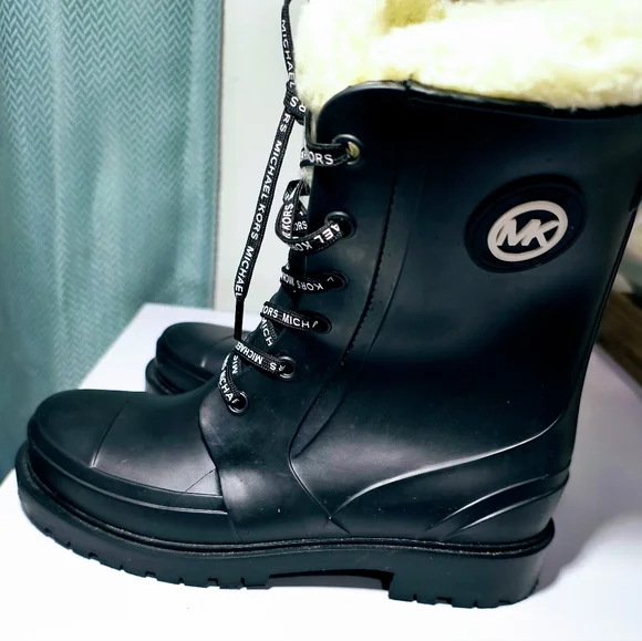 Super comfortable, soft and warm, Michael Kors Faux Shearling-Lined Rain Boots. - Picture 11 of 16